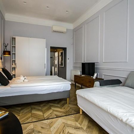 Wilson'S Oktogon Square Suite Apartment Budapest Exterior photo