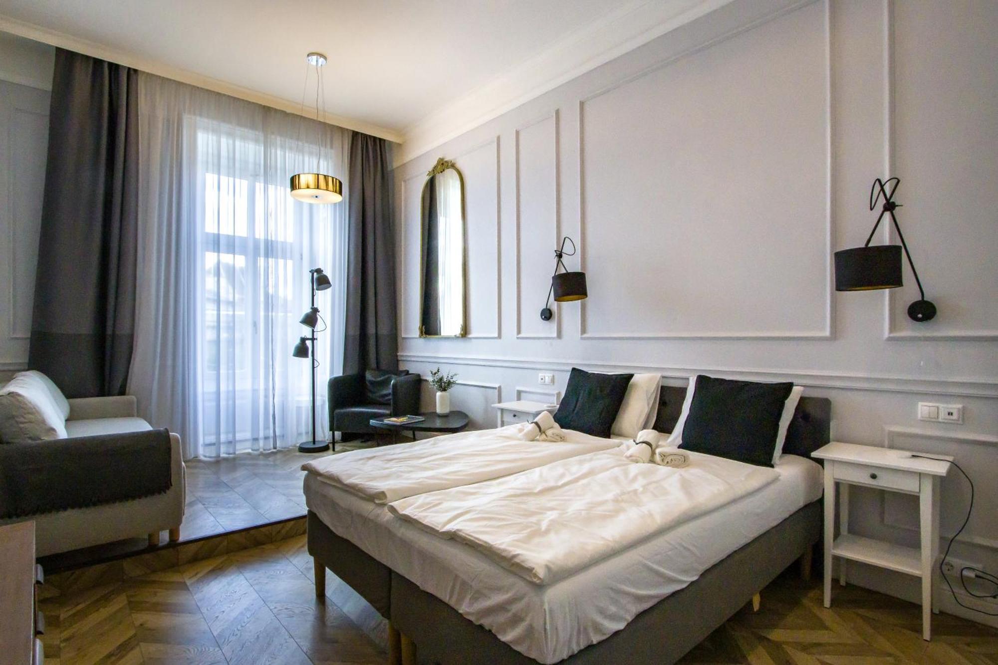 Wilson'S Oktogon Square Suite Apartment Budapest Exterior photo