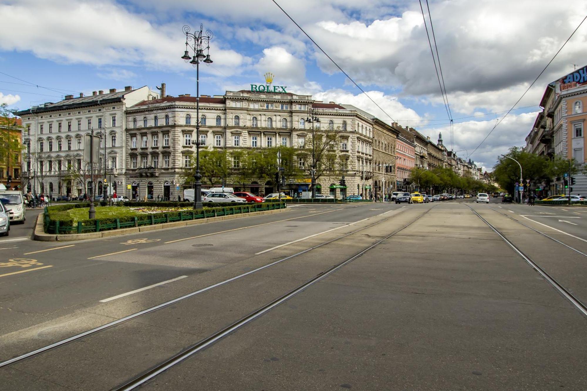 Wilson'S Oktogon Square Suite Apartment Budapest Exterior photo