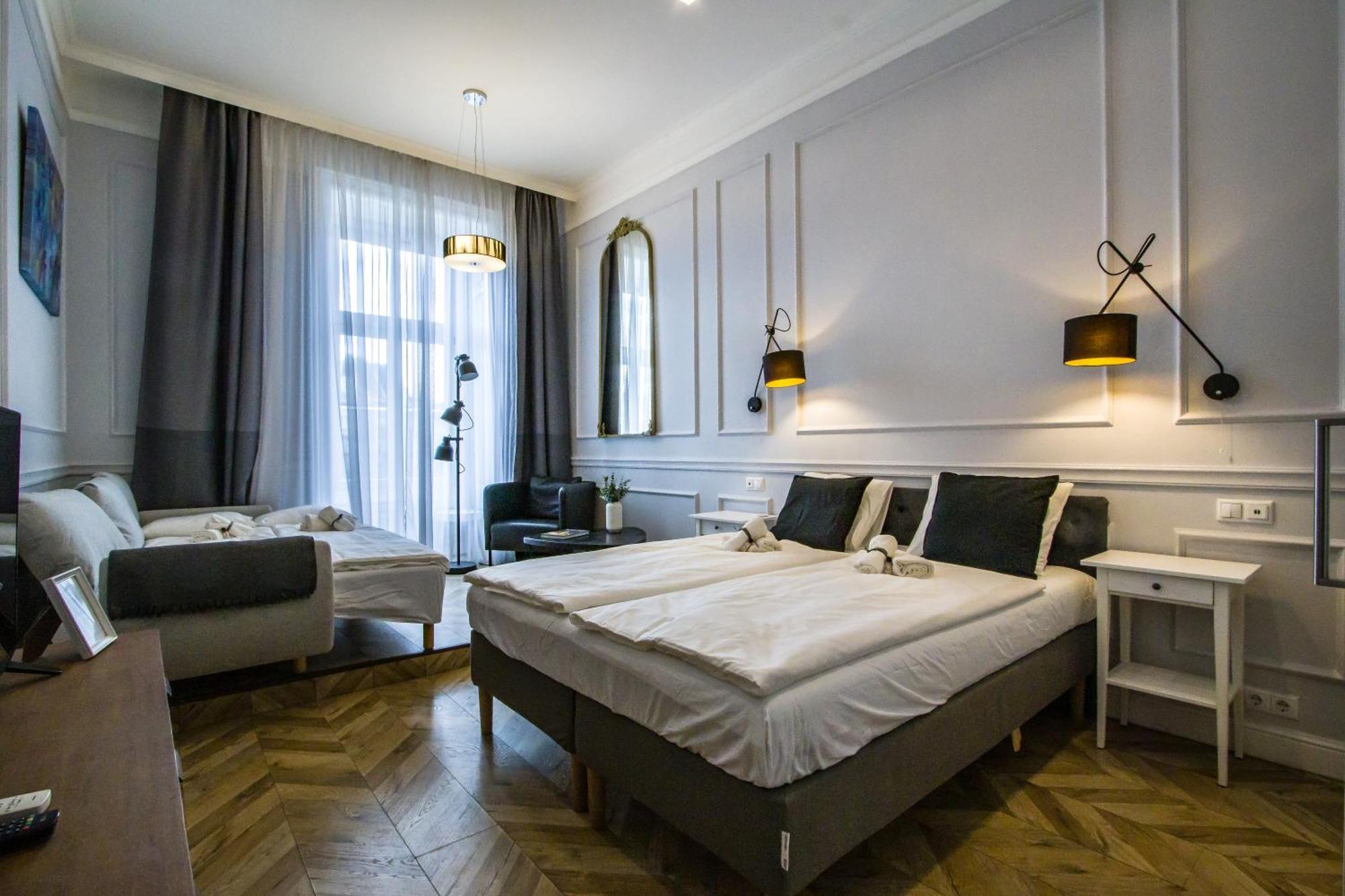 Wilson'S Oktogon Square Suite Apartment Budapest Exterior photo