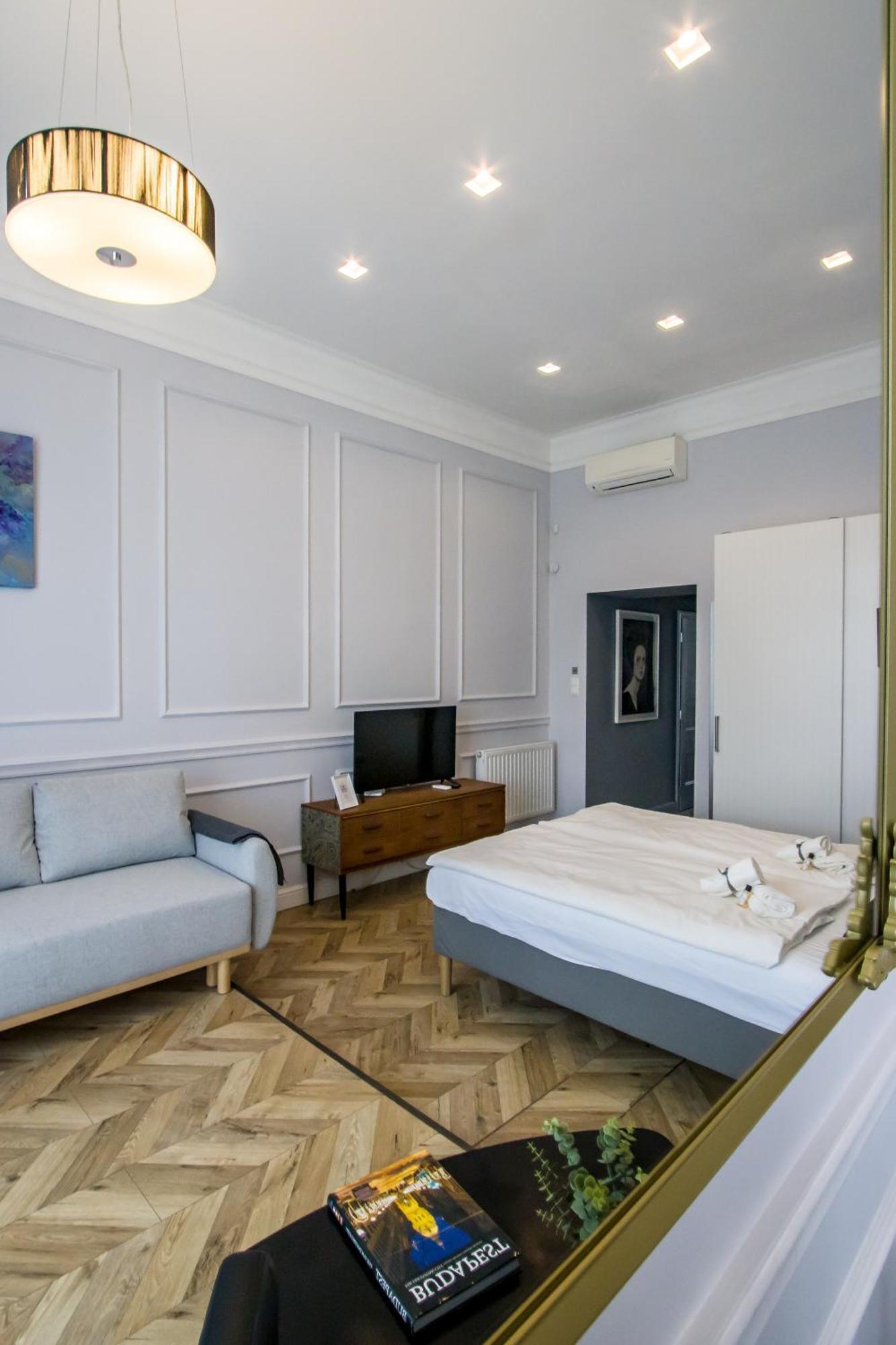 Wilson'S Oktogon Square Suite Apartment Budapest Exterior photo