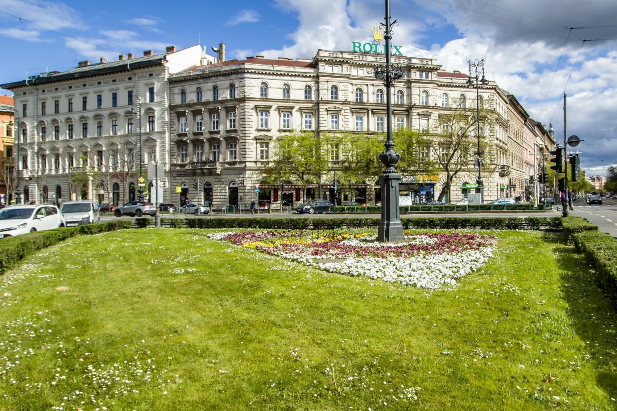 Wilson'S Oktogon Square Suite Apartment Budapest Exterior photo